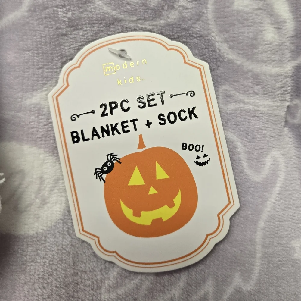 Modern Kids Halloween Boo Blanket Ultra Soft Cozy Sock 2 pc Set Bundle Purple